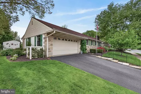 Exterior - 102 E Third Ave, Lititz, PA 17543 photo 2 of 11