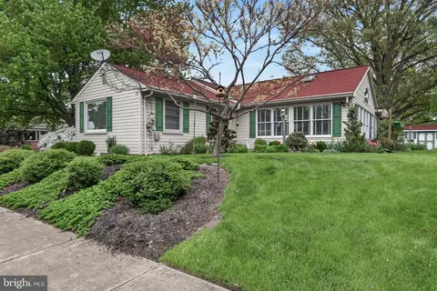 Exterior - 102 E Third Ave, Lititz, PA 17543 photo 5 of 11