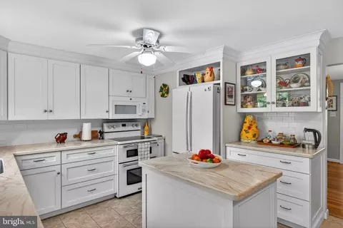 Kitchen - 102 E Third Ave, Lititz, PA 17543 photo 4 of 6
