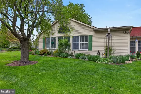 Exterior - 102 E Third Ave, Lititz, PA 17543 photo 6 of 11