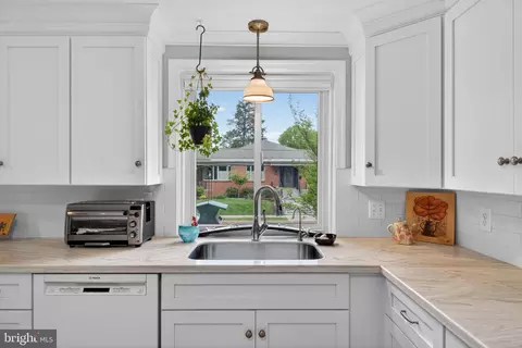 Kitchen - 102 E Third Ave, Lititz, PA 17543 photo 5 of 6