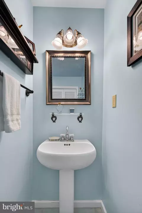 Bath - 102 E Third Ave, Lititz, PA 17543 photo 2 of 4