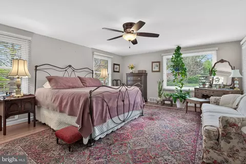 Bedroom - 102 E Third Ave, Lititz, PA 17543 photo 2 of 6