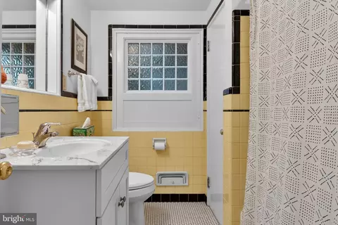 Bath - 102 E Third Ave, Lititz, PA 17543 photo 4 of 4