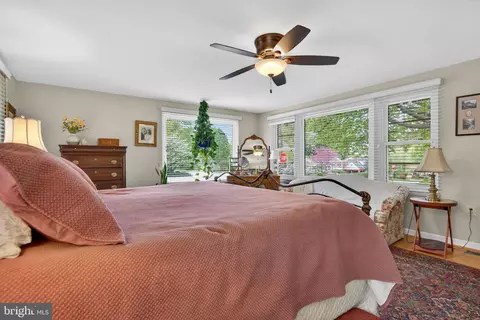 Bedroom - 102 E Third Ave, Lititz, PA 17543 photo 4 of 6