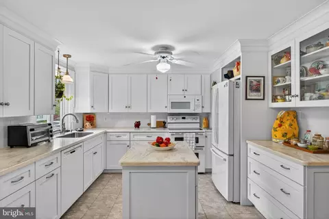 Kitchen - 102 E Third Ave, Lititz, PA 17543 photo 3 of 6