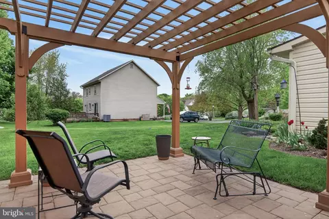 Exterior - 102 E Third Ave, Lititz, PA 17543 photo 10 of 11