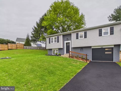 214 Brewster Dr, Lancaster, PA 17603