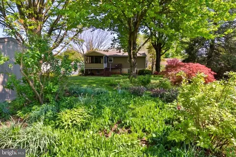 Exterior - 34 S Oak St, Lititz, PA 17543 photo 6 of 12