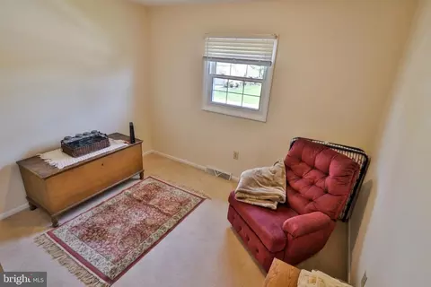 Bedroom - 34 S Oak St, Lititz, PA 17543 photo 3 of 5