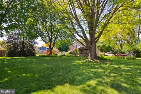 Exterior - 34 S Oak St, Lititz, PA 17543 photo 8 of 12