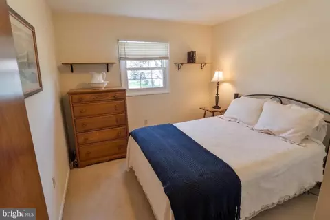 Bedroom - 34 S Oak St, Lititz, PA 17543 photo 2 of 5