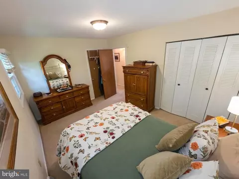 Bedroom - 34 S Oak St, Lititz, PA 17543 photo 4 of 5