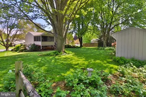 Exterior - 34 S Oak St, Lititz, PA 17543 photo 10 of 12