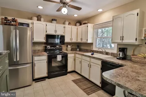 Kitchen - 34 S Oak St, Lititz, PA 17543 photo 1 of 1