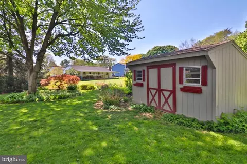 Exterior - 34 S Oak St, Lititz, PA 17543 photo 12 of 12