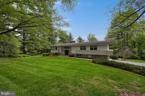 9 Lark Ln, Lancaster, PA 17603