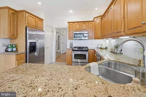 Kitchen - 634 Northfield Rd, Lititz, PA 17543 photo 2 of 4