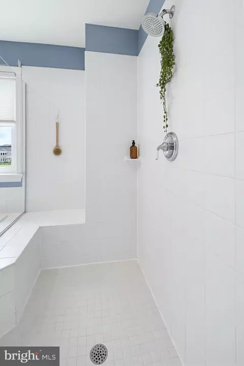 Bath - 634 Northfield Rd, Lititz, PA 17543 photo 3 of 4