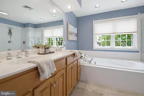 Bath - 634 Northfield Rd, Lititz, PA 17543 photo 4 of 4