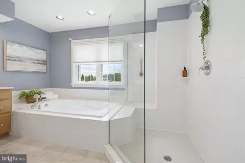 Bath - 634 Northfield Rd, Lititz, PA 17543 photo 2 of 4