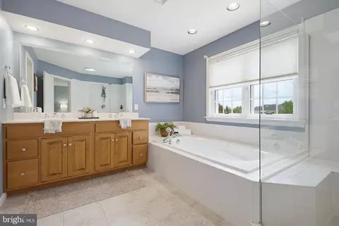Bath - 634 Northfield Rd, Lititz, PA 17543 photo 1 of 4