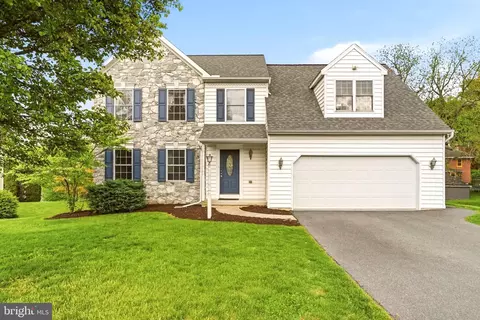 608 Redwood Dr, Lancaster, PA 17602