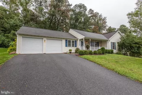 112 Commodore Dr, Bainbridge, PA 17502