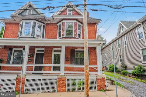 122 S Cedar St, Lititz, PA 17543