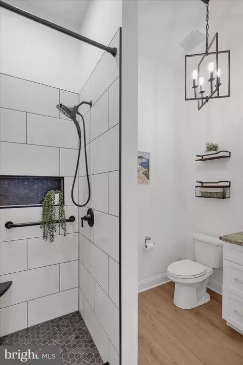 Bath - 658 Fleetwood Dr, Lititz, PA 17543 photo 2 of 11