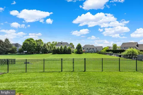 Exterior - 658 Fleetwood Dr, Lititz, PA 17543 photo 10 of 27