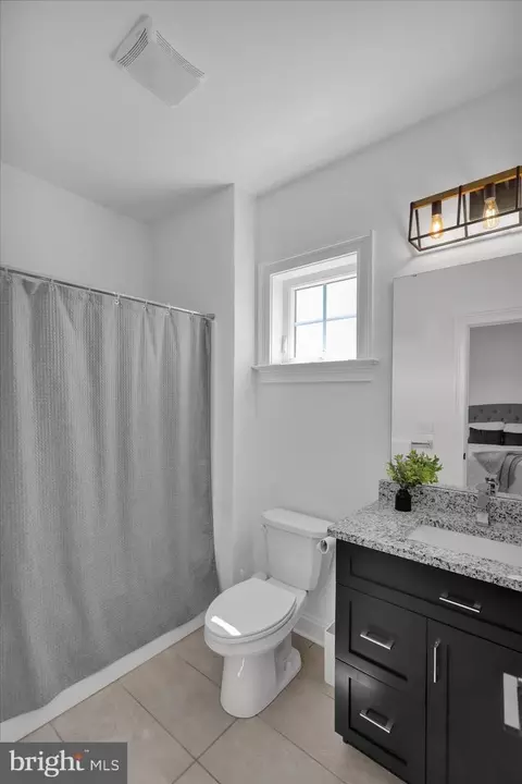 Bath - 658 Fleetwood Dr, Lititz, PA 17543 photo 6 of 11