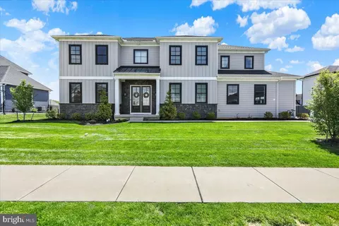 658 Fleetwood Dr, Lititz, PA 17543