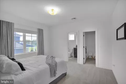 Bedroom - 658 Fleetwood Dr, Lititz, PA 17543 photo 5 of 10