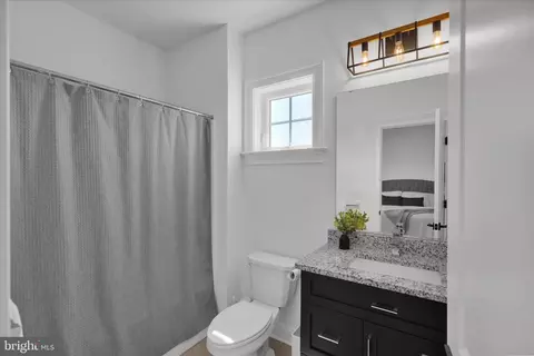 Bath - 658 Fleetwood Dr, Lititz, PA 17543 photo 5 of 11