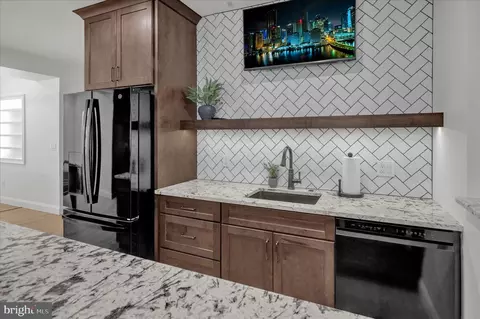 Kitchen - 658 Fleetwood Dr, Lititz, PA 17543 photo 6 of 6