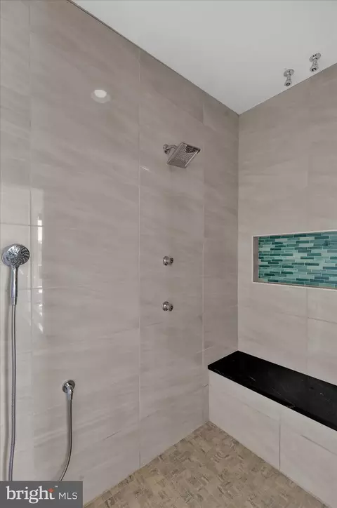 Bath - 658 Fleetwood Dr, Lititz, PA 17543 photo 10 of 11