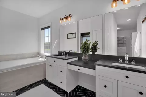 Bath - 658 Fleetwood Dr, Lititz, PA 17543 photo 8 of 11