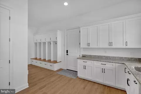 Entry Way - 658 Fleetwood Dr, Lititz, PA 17543 photo 5 of 13