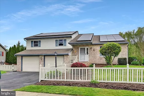 205 Roosevelt Cir, Ephrata, PA 17522