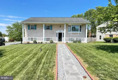 2209 Bob White Ln, Lancaster, PA 17601