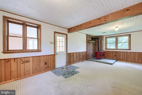 Living - 242 Skyview Ln, Lititz, PA 17543 photo 5 of 6