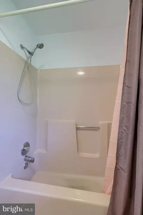 Bath - 242 Skyview Ln, Lititz, PA 17543 photo 1 of 2