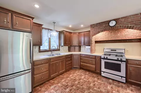 Kitchen - 242 Skyview Ln, Lititz, PA 17543 photo 1 of 5