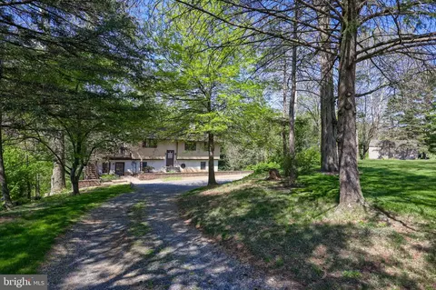 Exterior - 242 Skyview Ln, Lititz, PA 17543 photo 5 of 8