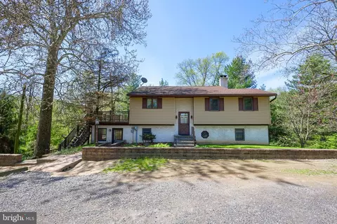 Exterior - 242 Skyview Ln, Lititz, PA 17543 photo 2 of 8