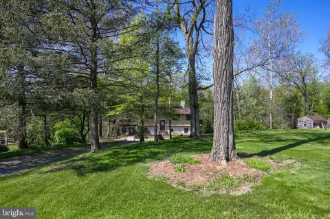 Exterior - 242 Skyview Ln, Lititz, PA 17543 photo 4 of 8