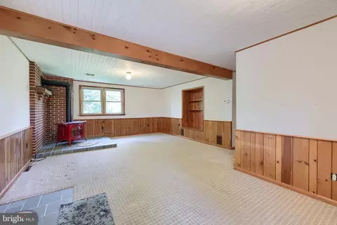 Living - 242 Skyview Ln, Lititz, PA 17543 photo 4 of 6
