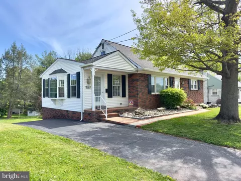 16 Frederick Ave, Denver, PA 17517