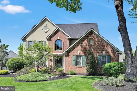 23 Greenbrier Ln, Willow Street, PA 17584